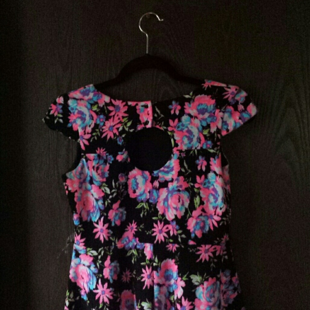 Spring Dress 💐 - Picture 2 of 5